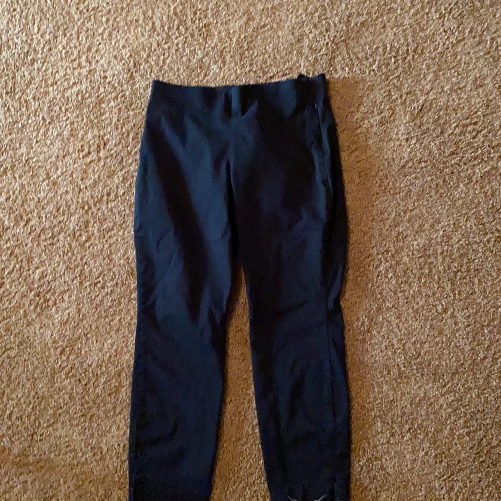 Black skinny old navy pixie pant! Worn once!
